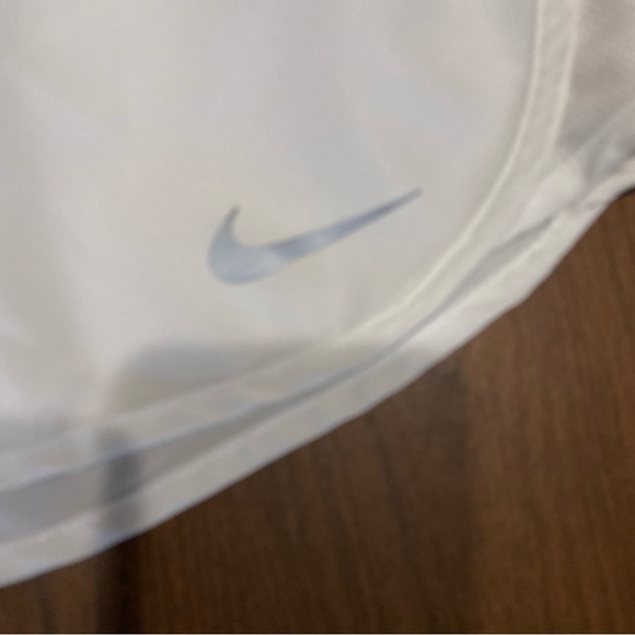 NWOT Nike Dri fit sz M white shorts with liner, pocket and drawstring closure - Picture 3 of 9